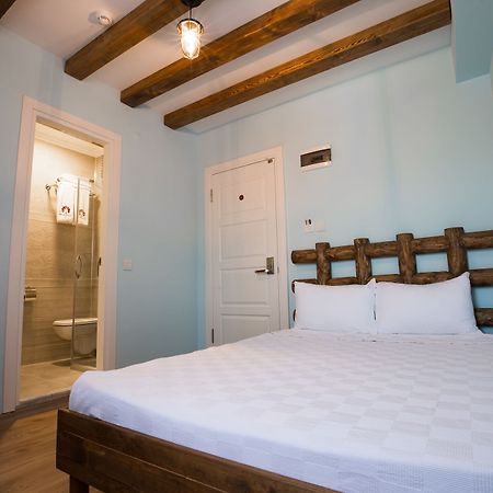 Menendi Otel Foça Bagian luar foto