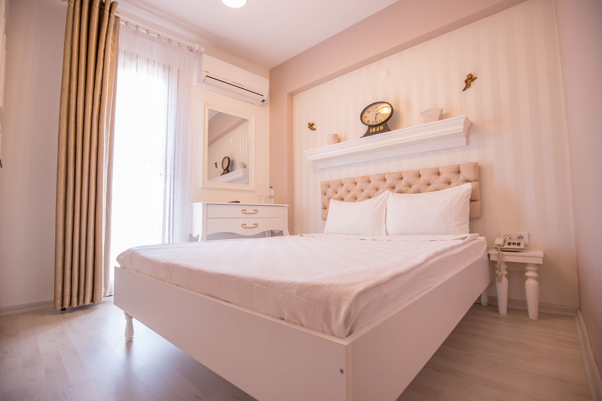 Menendi Otel Foça Bagian luar foto