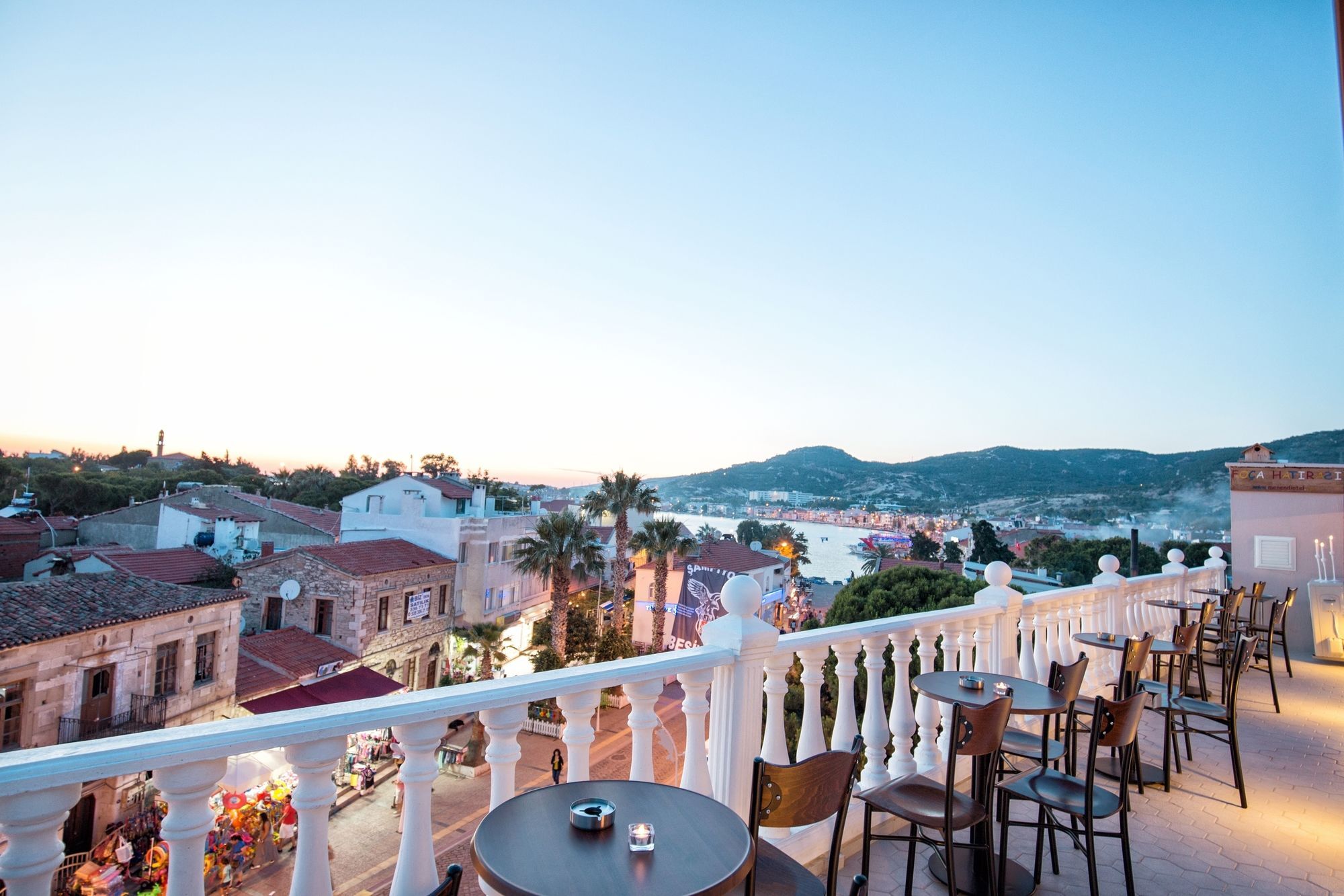 Menendi Otel Foça Bagian luar foto