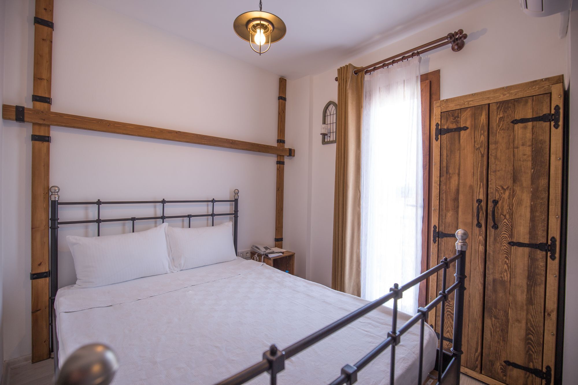 Menendi Otel Foça Bagian luar foto