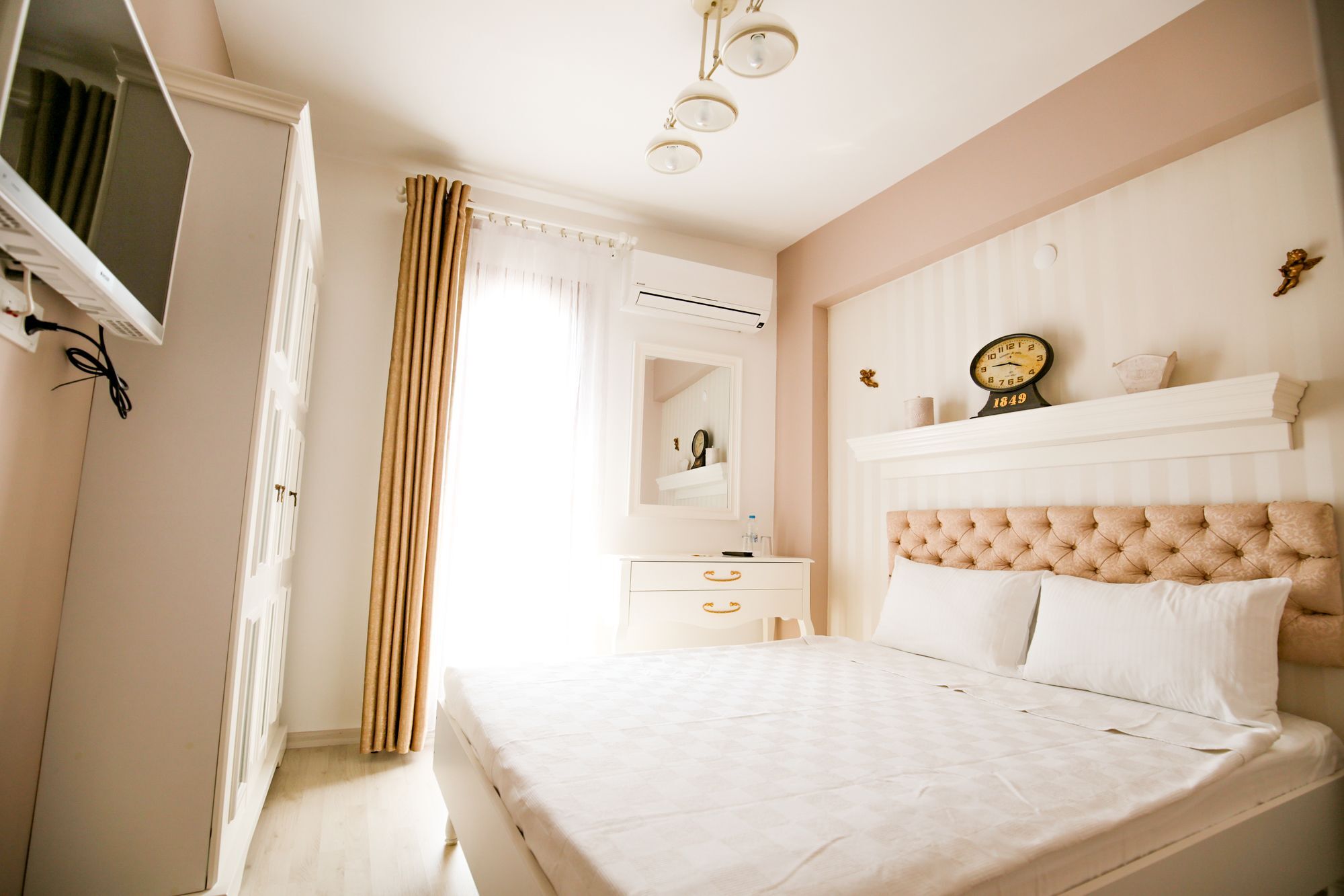 Menendi Otel Foça Bagian luar foto