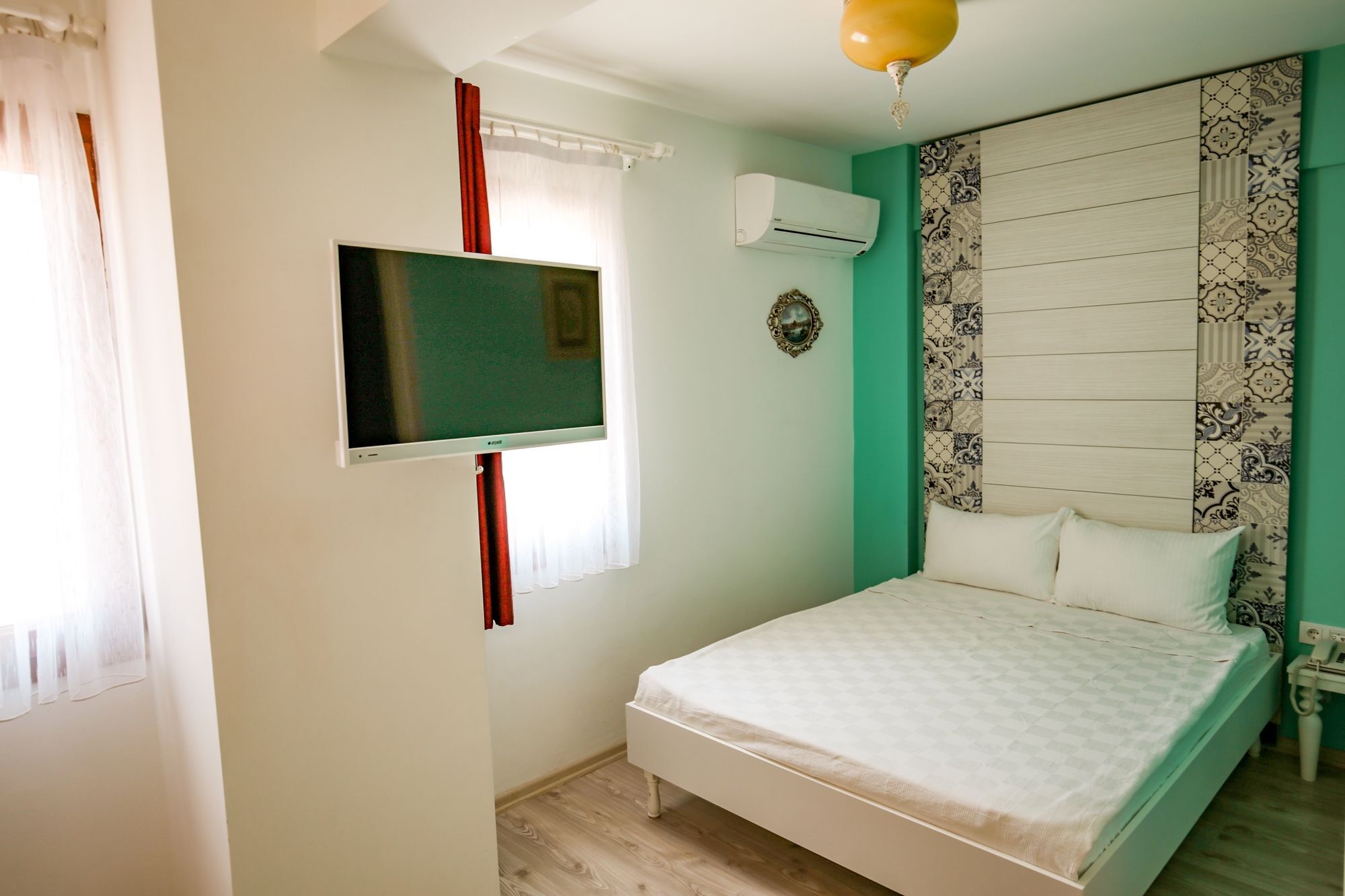 Menendi Otel Foça Bagian luar foto