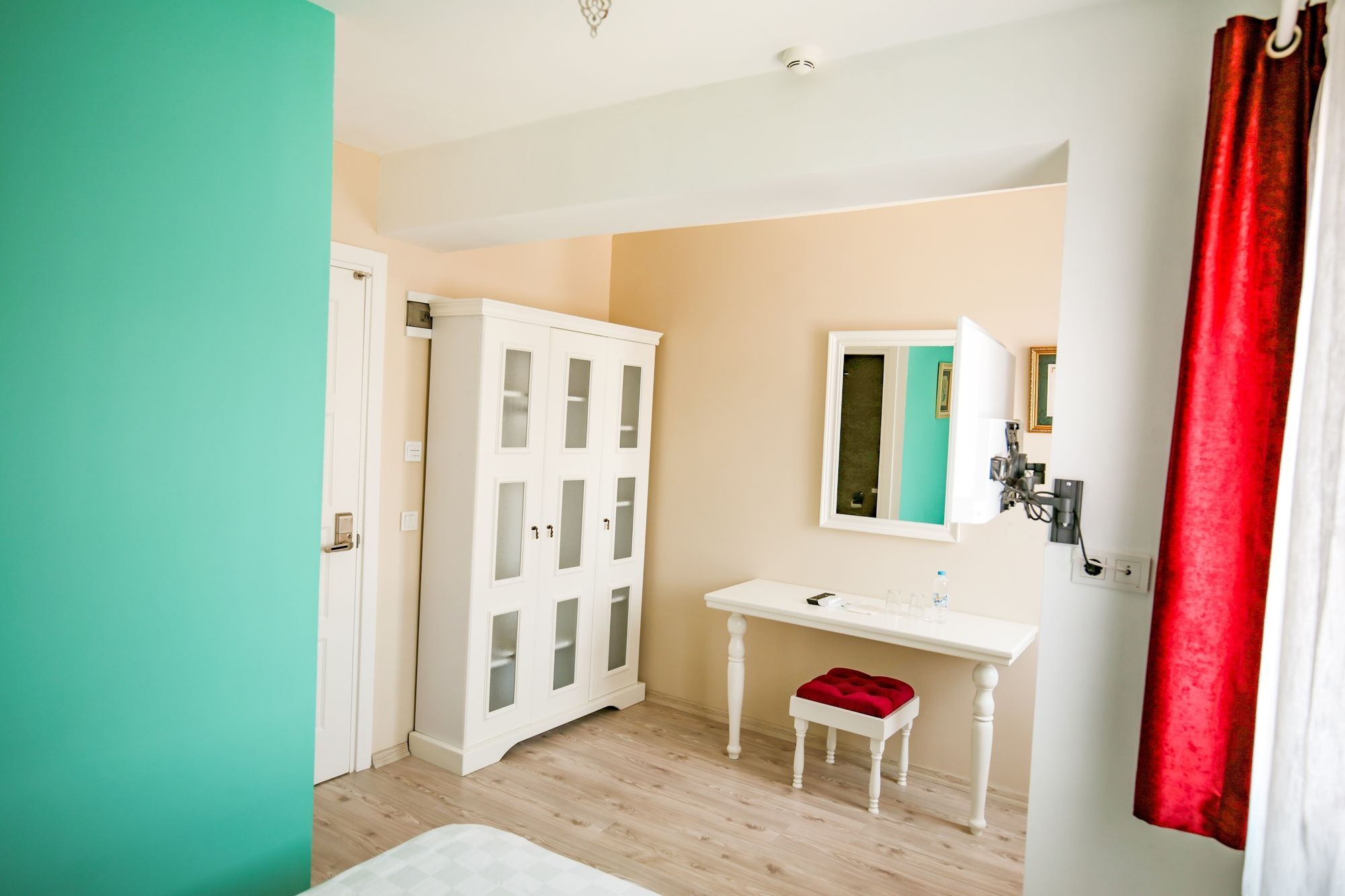 Menendi Otel Foça Bagian luar foto